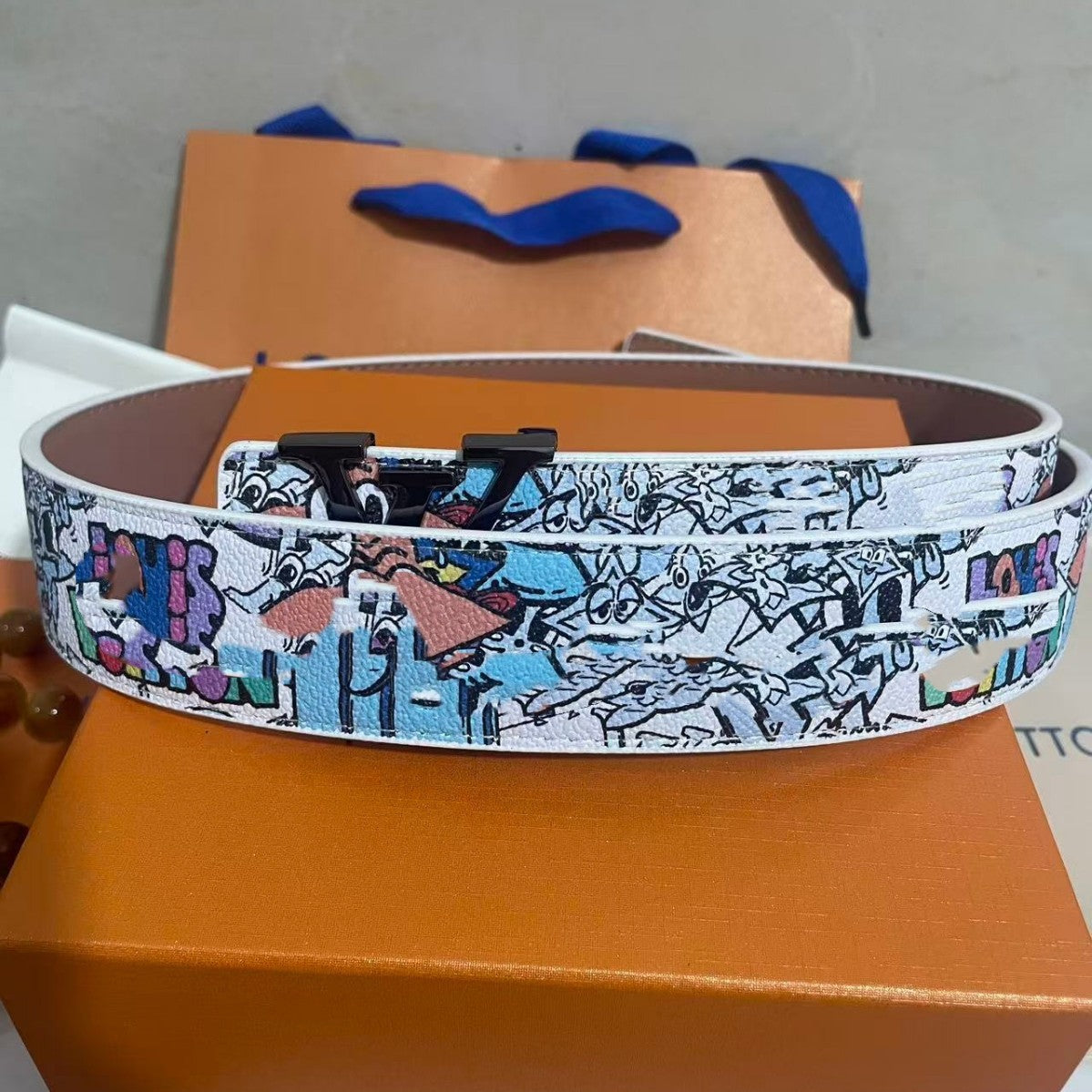 New smooth buckle trouser belt cross-border live Douyin Internet celebrity belt men's light luxury alphabet men's belt casual and versatile